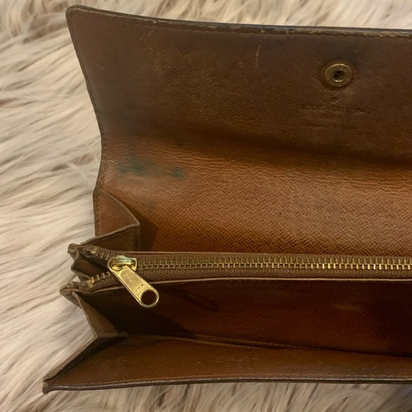 LV Women’s Vintage Authentic Wallet - Picture 8 of 9